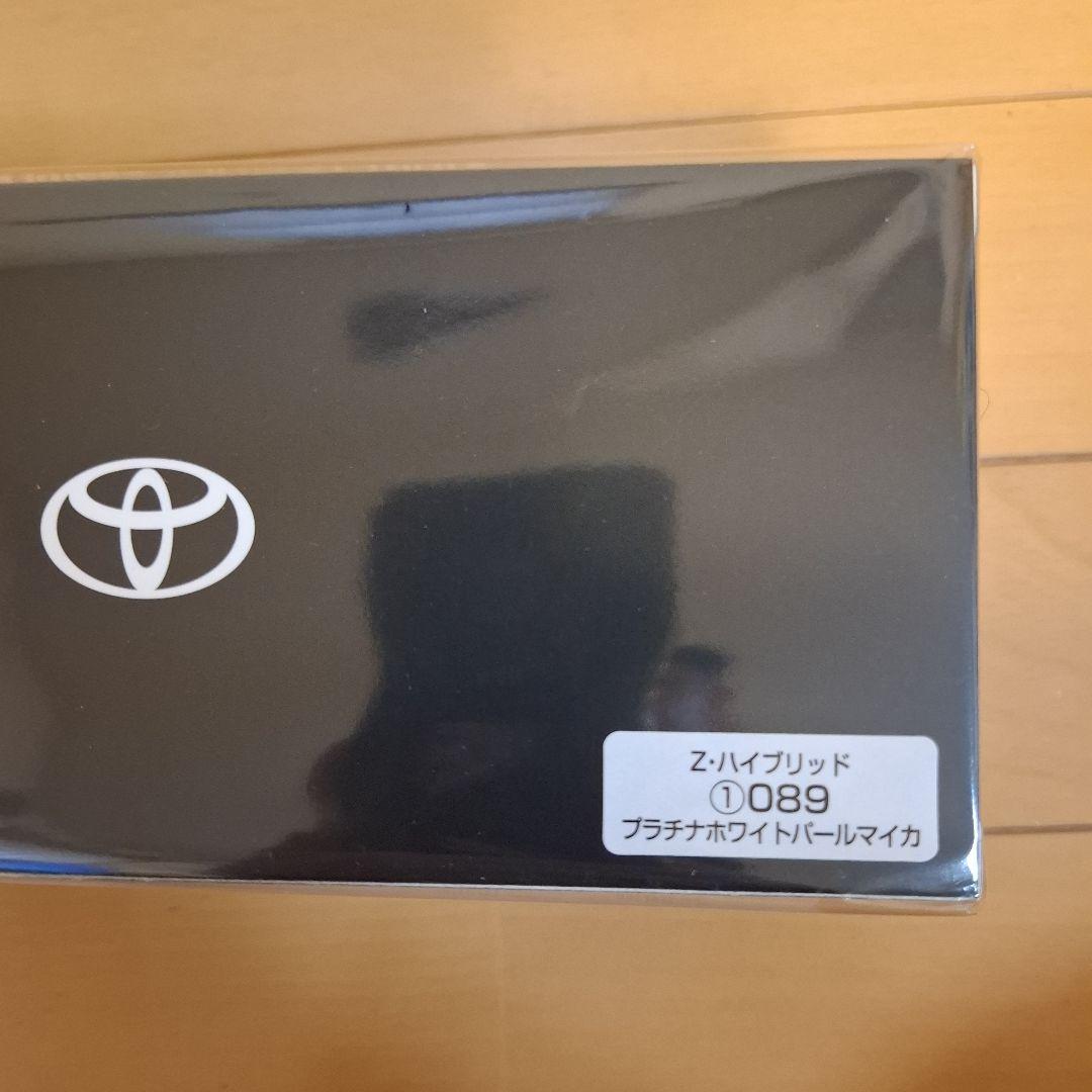 新型RAV4 Z-ハイブリット　カラープラチナホワイトパールマイカ 1/30