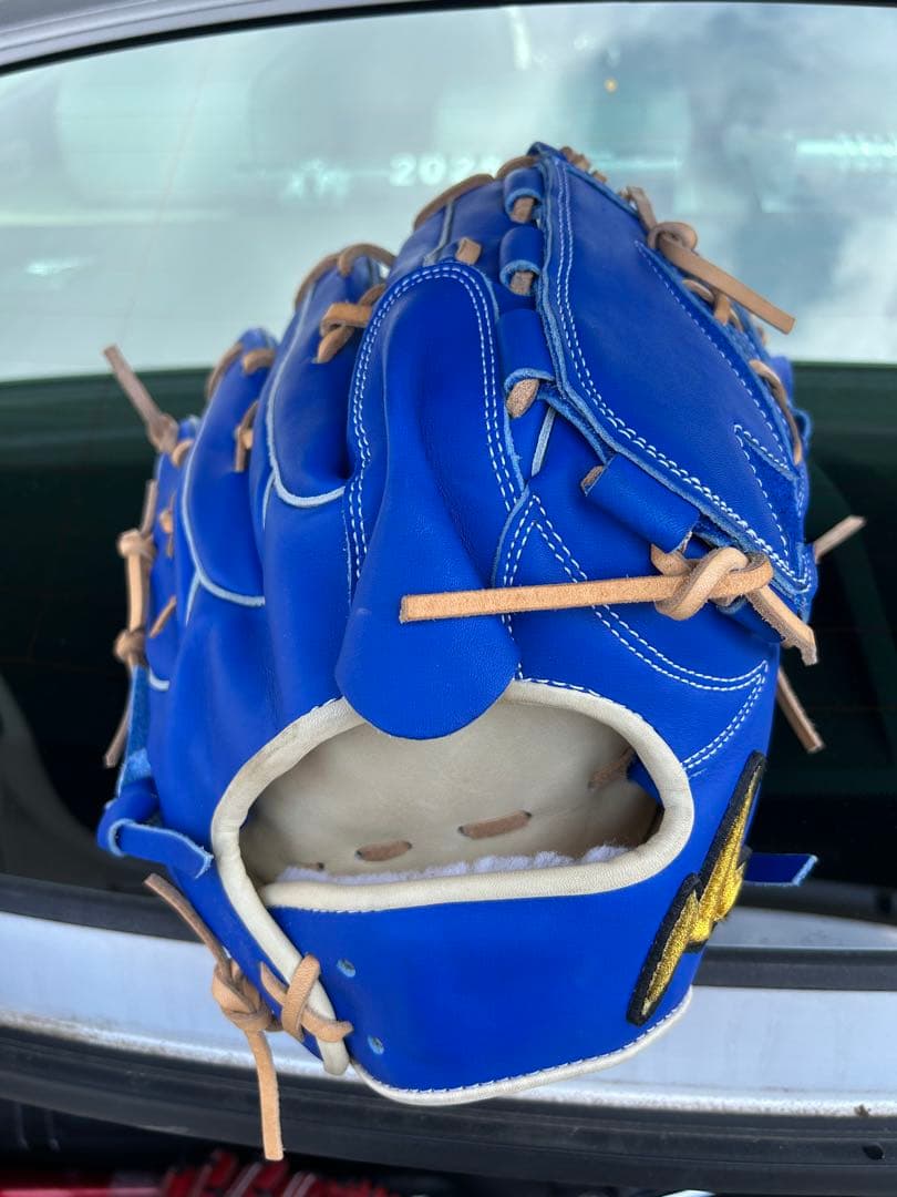 ノーリミット 新品 湯もみさ済み青い軟式用グローブ 金色ロゴ付き