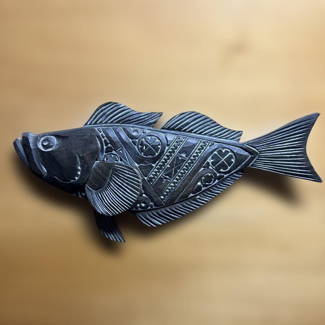 阿部紀男「魚」アイヌ文様パネル張り