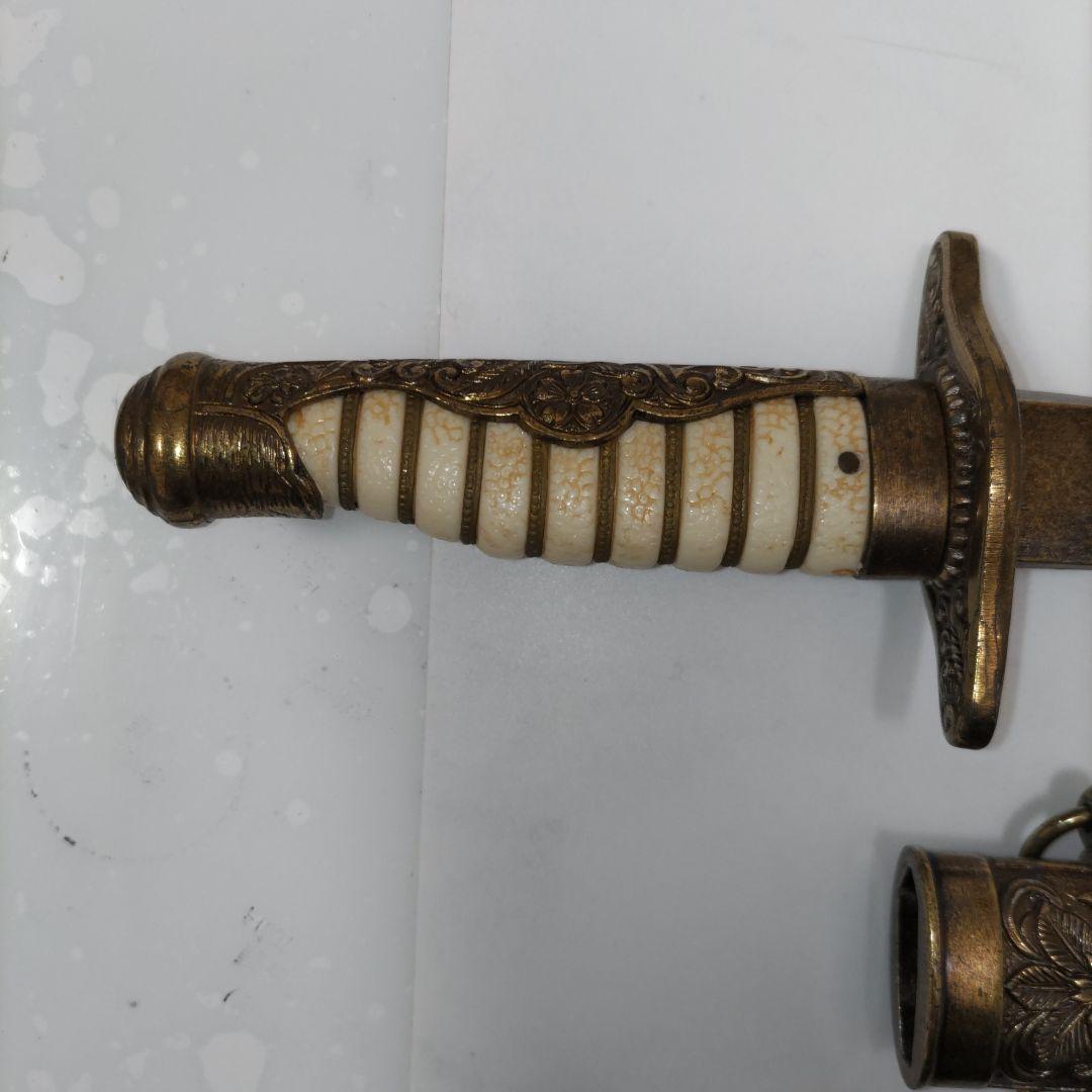 210. （模造刀）金色装飾の刀40cm