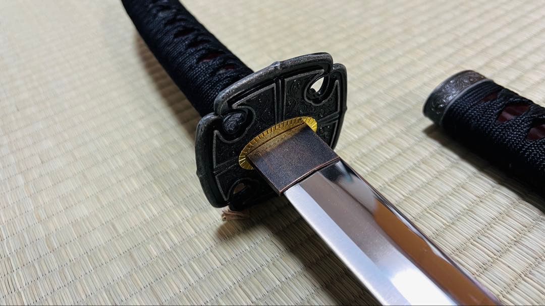 模造刀 陣太刀 源義経太刀拵え 茶呂塗り鞘 刃文直刃 龍目貫 251020-3