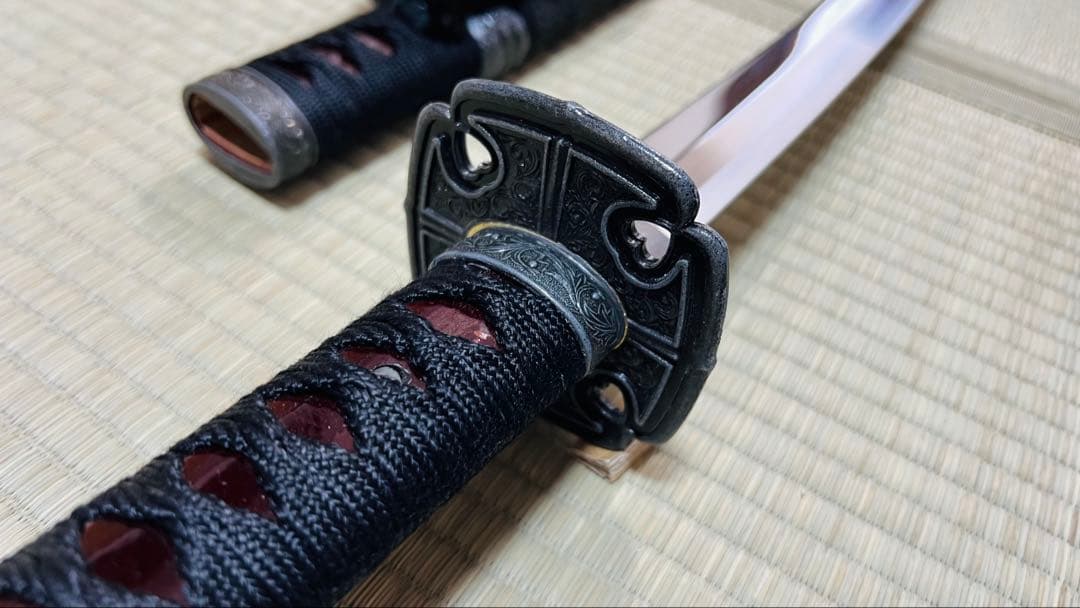 模造刀 陣太刀 源義経太刀拵え 茶呂塗り鞘 刃文直刃 龍目貫 251020-3