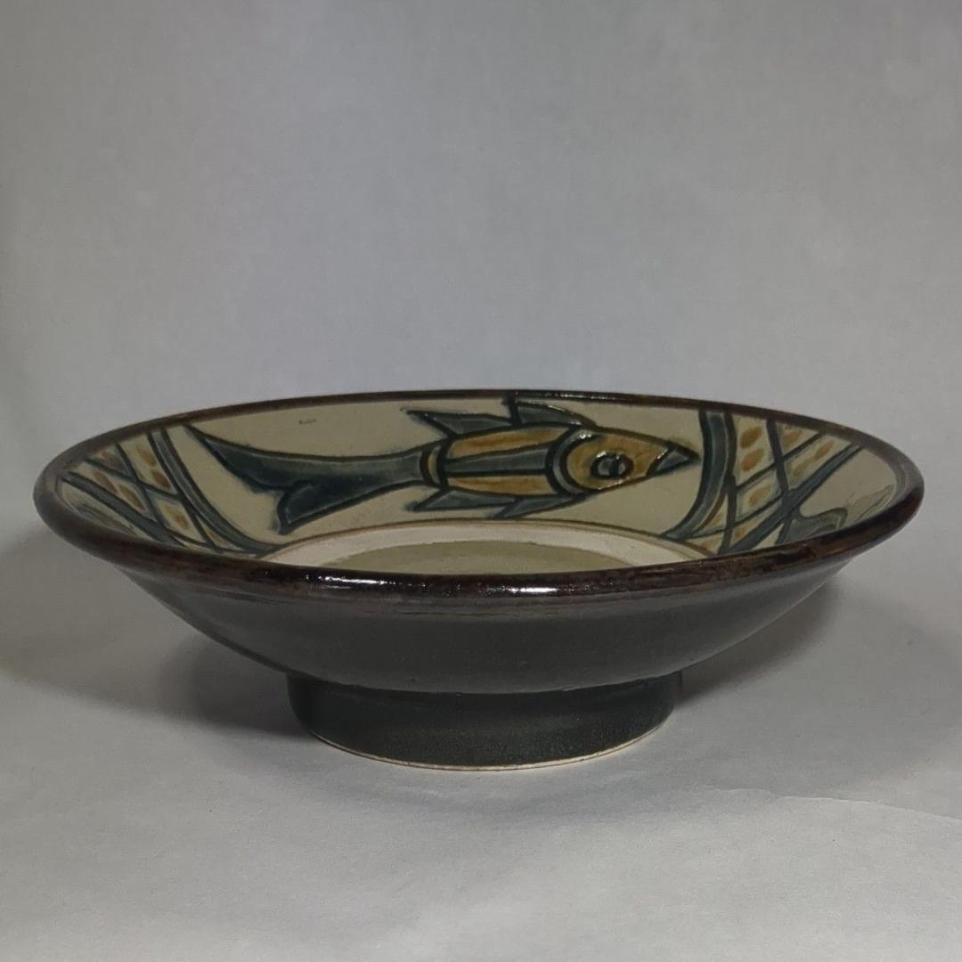 金城敏昭 壺屋焼 やちむん 魚文 海老文 盛鉢 沖縄 琉球 「昭」銘入り 美品