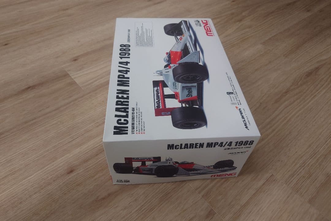 McLaren MP4/4 1988 1/12スケールモデル