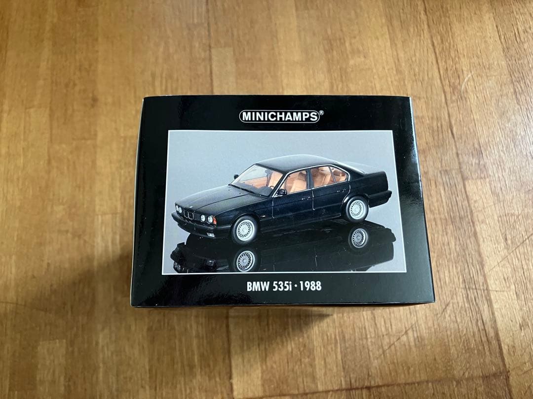 未開封品 MINICHAMPS 1/18  535i 1988 black