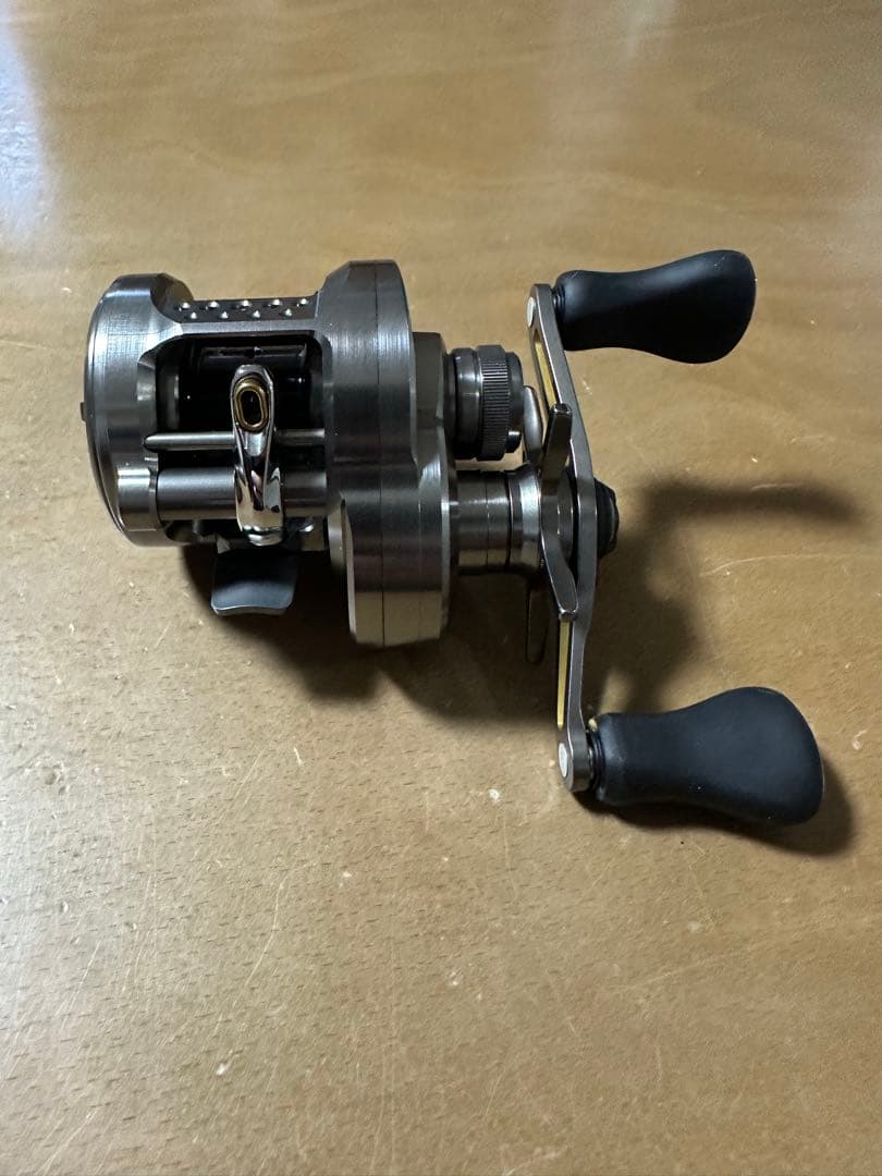 シマノ 23CALCUTTA CONQUEST BFS XG 左ハンドル