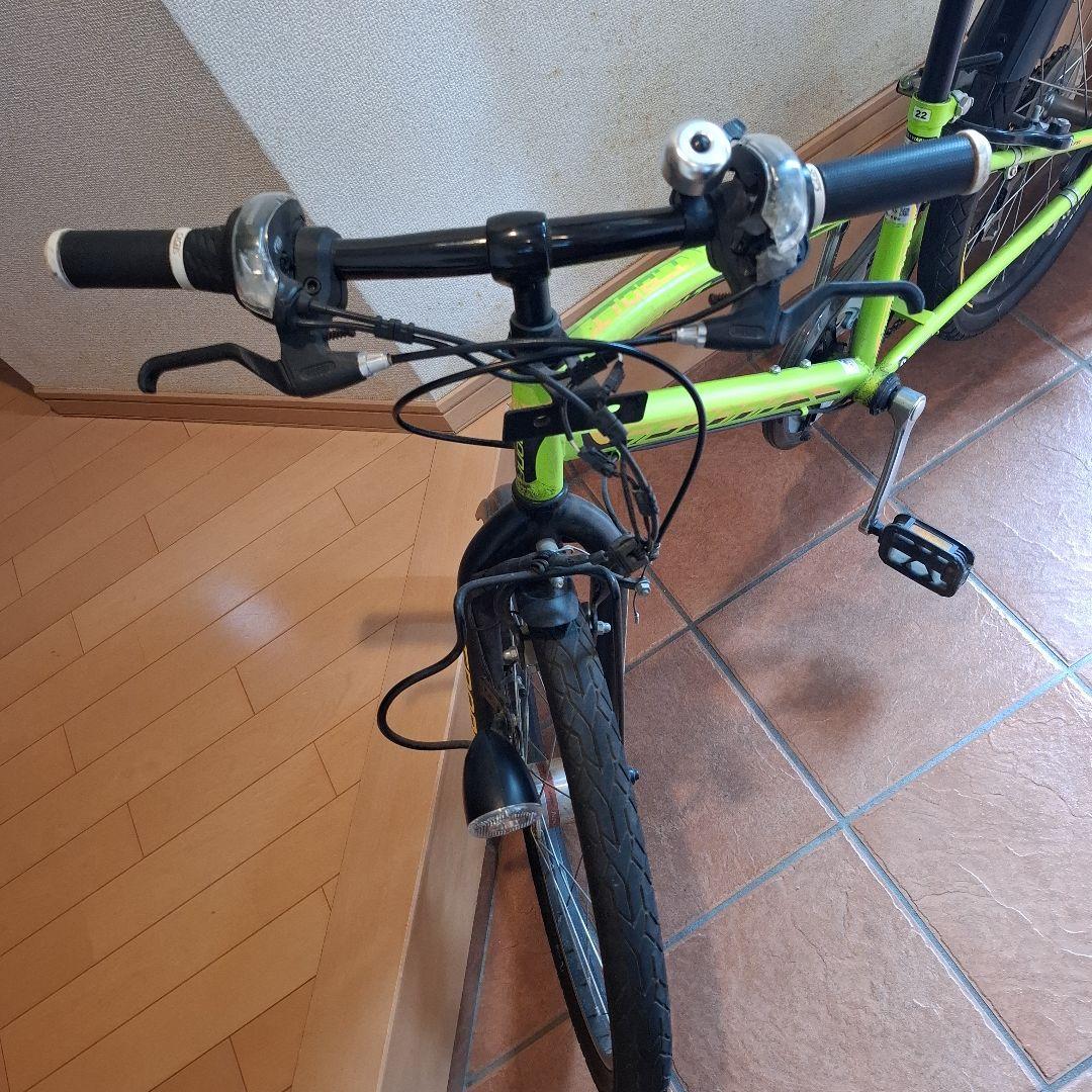 22インチ　横浜市　引き取り可能な方のみ　　子供　自転車 　黄緑　ヘルメット付き