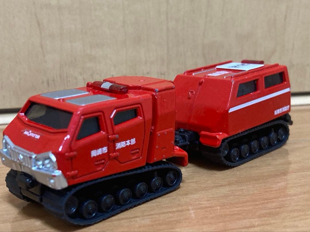 トミカ　121 レッドサラマンダー2台　136コマツハーベスタなどまとめ売り