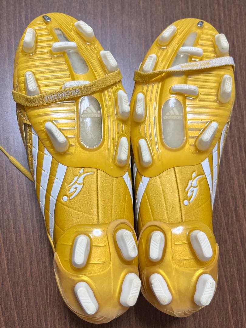 adidas プレデター イエロー