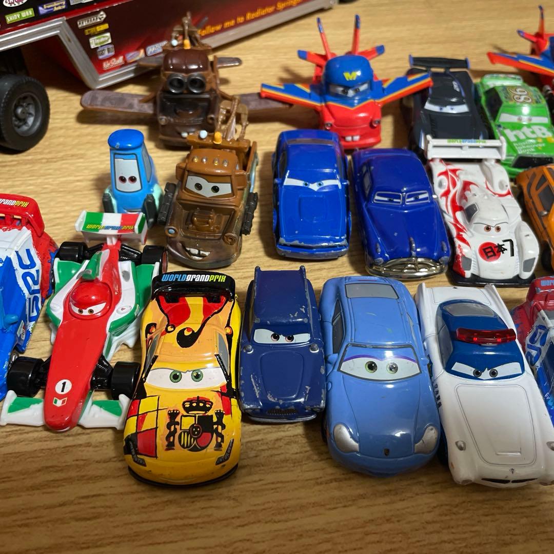 カーズ トミカ たくさんのせよう！大きなマック 廃盤品 トミカ30台➕2台