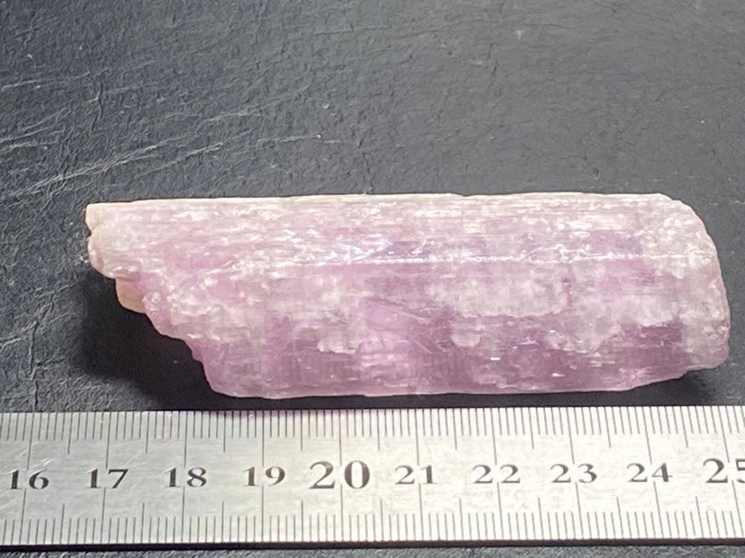 クンツァイト　リチア輝石　104g