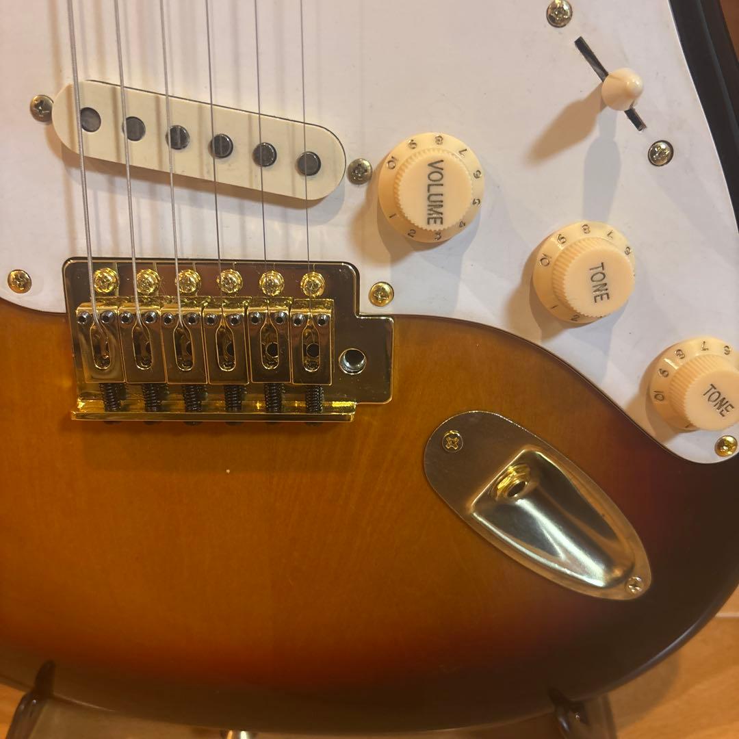 FERNANDES LE-1Z ストラトタイプ ゴールドパーツ仕様 サンバースト