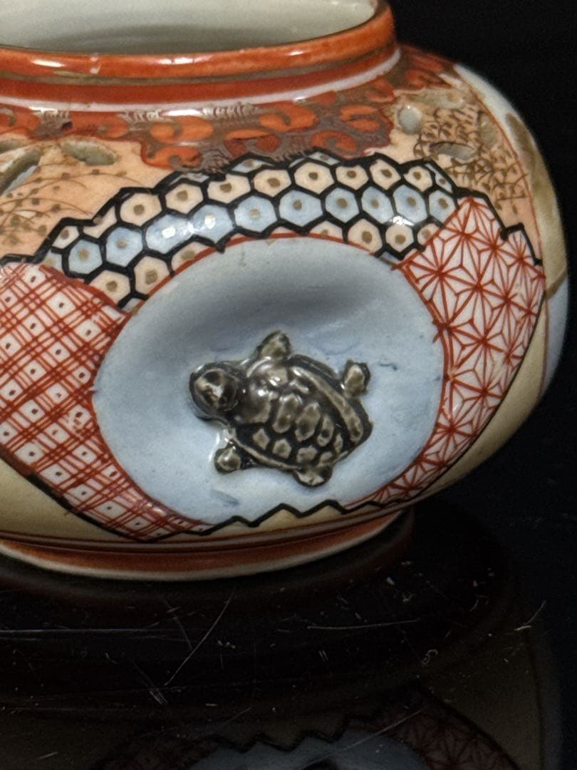 明治期 九谷焼 細密赤絵錦 窓絵亀人物図 盃台 酒器