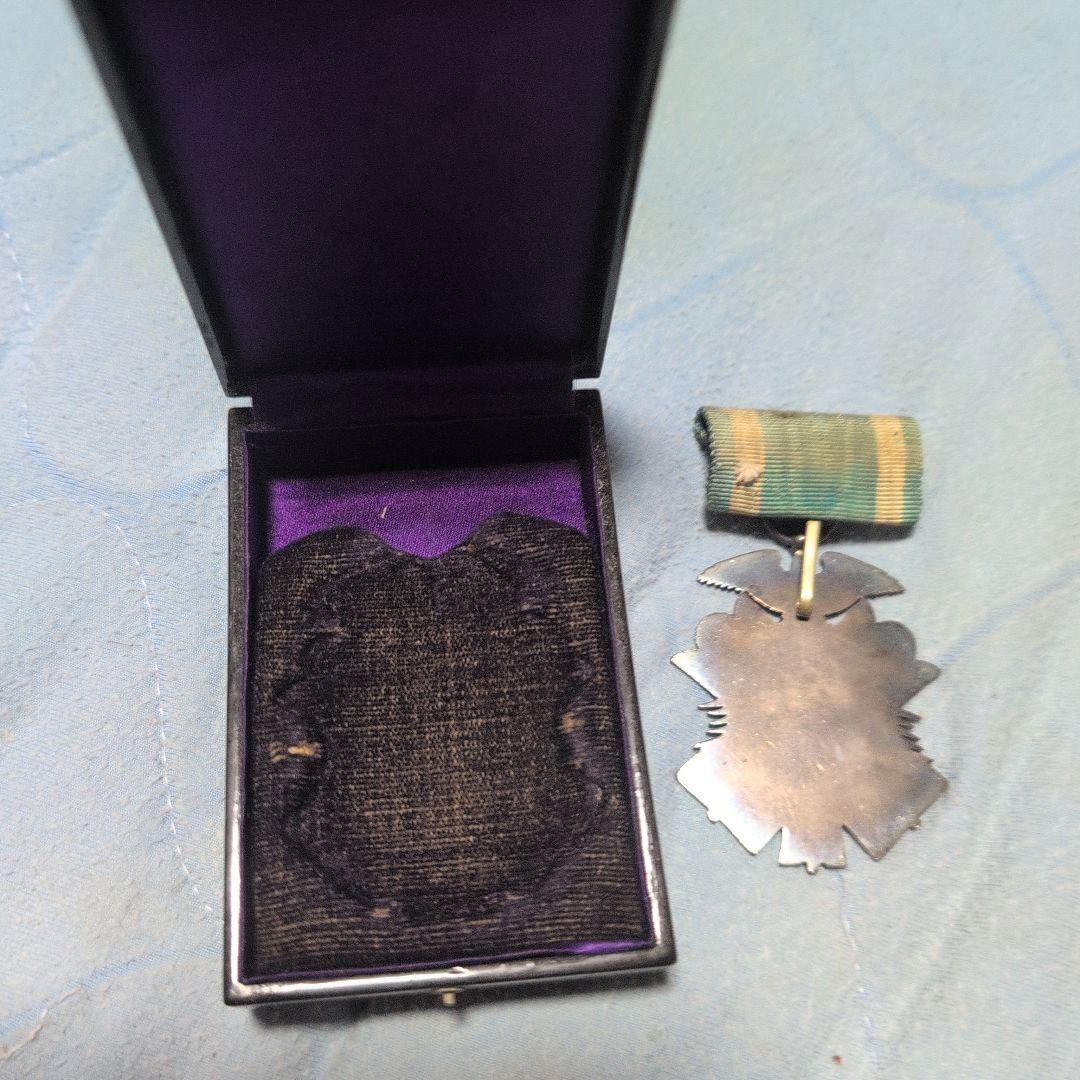 大日本帝国軍事勲章 : 功七級金鵄勲章 /勲八頭白色桐葉章/明治三十七八従軍記章