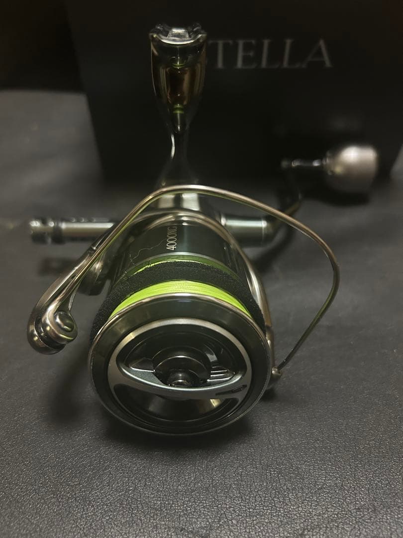 22ステラ 4000xg ハンドルノブ、リールスタンド付き