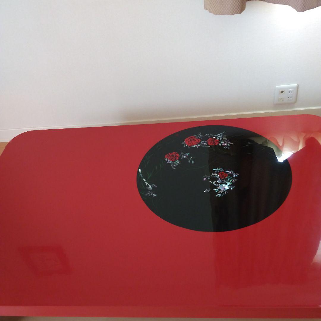 赤いバラデザインの漆塗り座卓