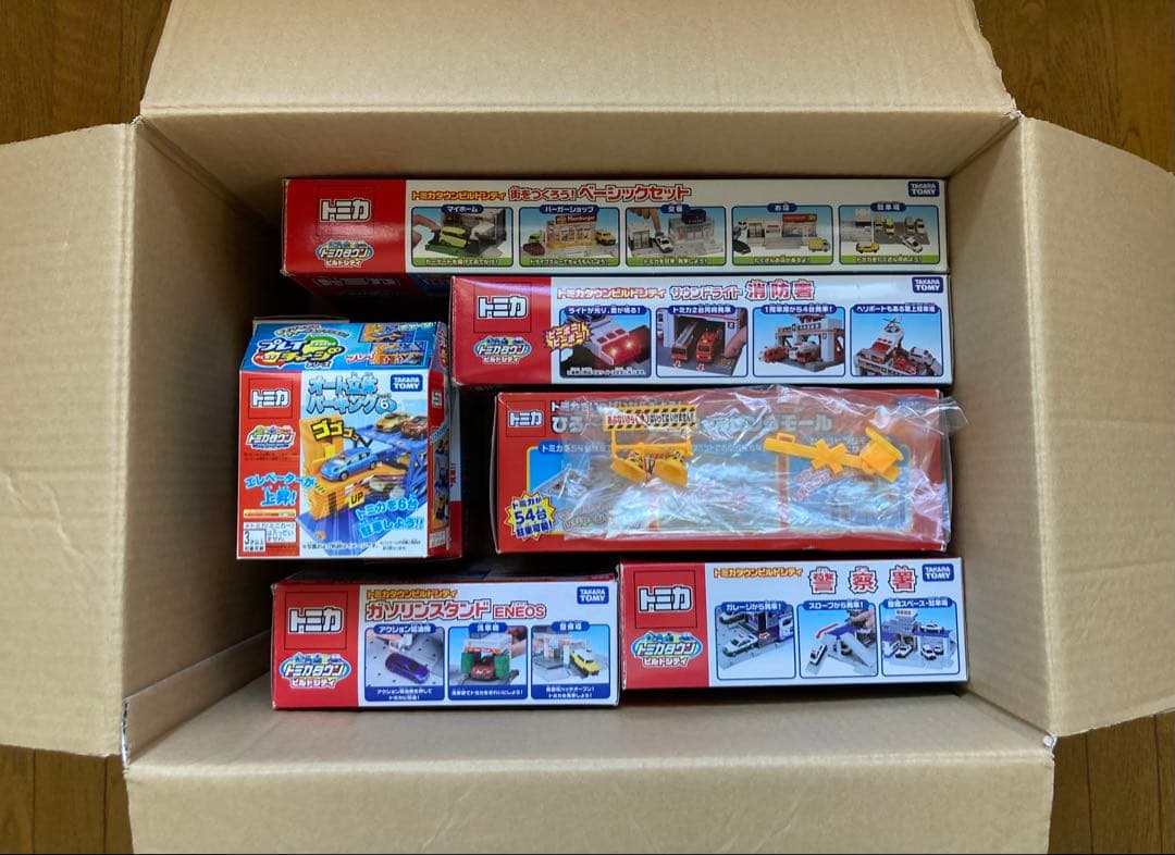 トミカタウン　ビルドシティ　ベーシック　消防　警察　セブン　スシロー　駐車場