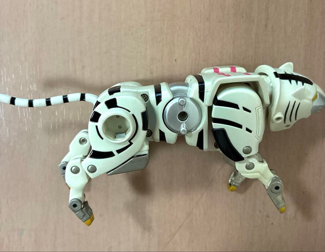 ⭐️希少⭐️ガオレンジャー　DXガオタイガー　ガオレオン　ガオソーシャーク 尻尾無し