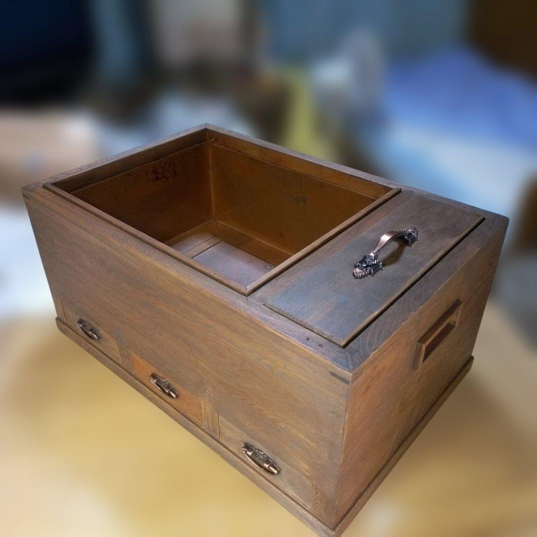 木製の長火鉢　インテリア　オブジェ　ディスプレイ　置物　工芸品　レア　希少