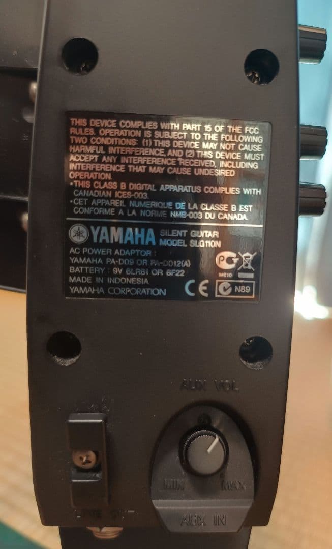 ヤマハ　サイレントギター SLG110N