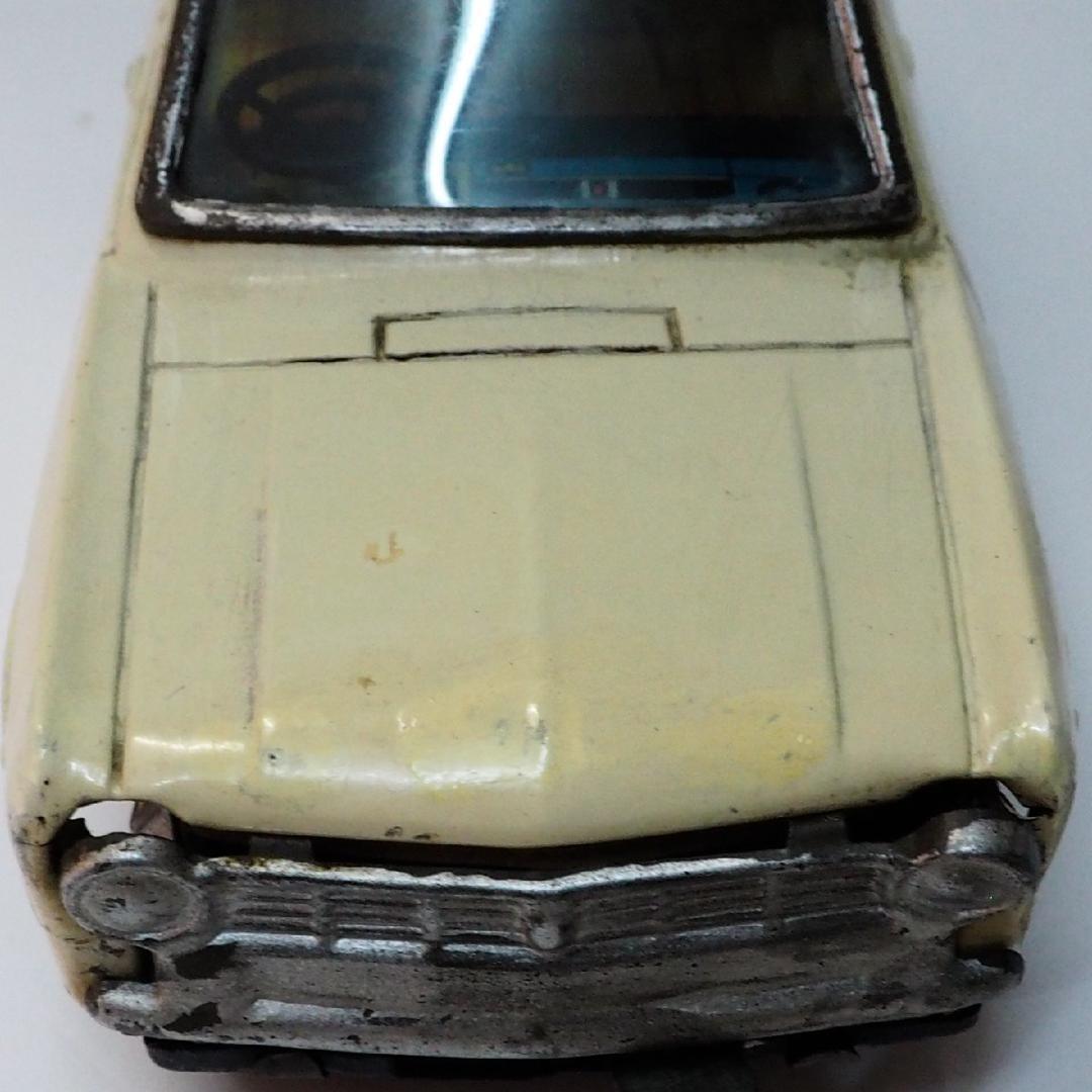 旭玩具【ダットサン サニー 1000 白 電動走行 動作不良】ブリキ製ミニカー