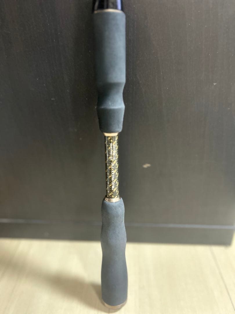 JIN バスロッド ブラック/ゴールド