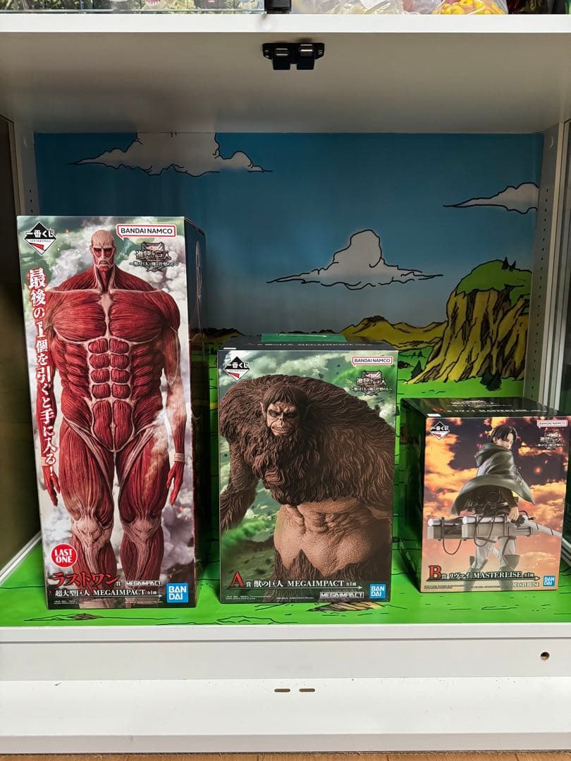 ✨進撃の巨人　一番くじ　超大型巨人・獣の巨人・リヴァイフィギュアセット【新品】✨