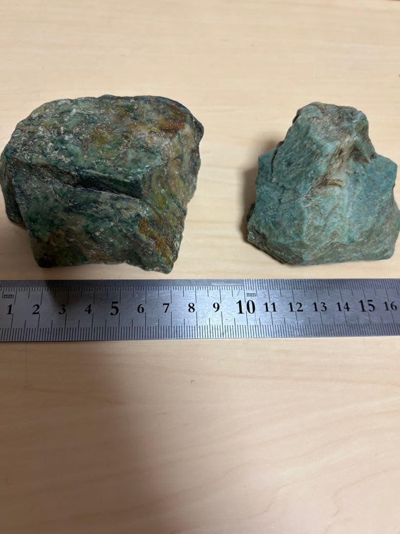 ミャンマー産　激レア石　天然モーシッシ翡翠輝石　原石 15個セット　約2053g