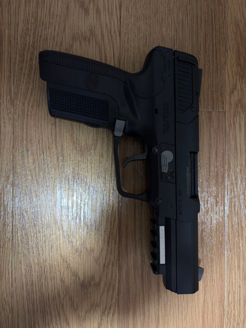 東京マルイ　FN5-7　ほぼ新しい　ガスガン　ハンドガン　エアソフト