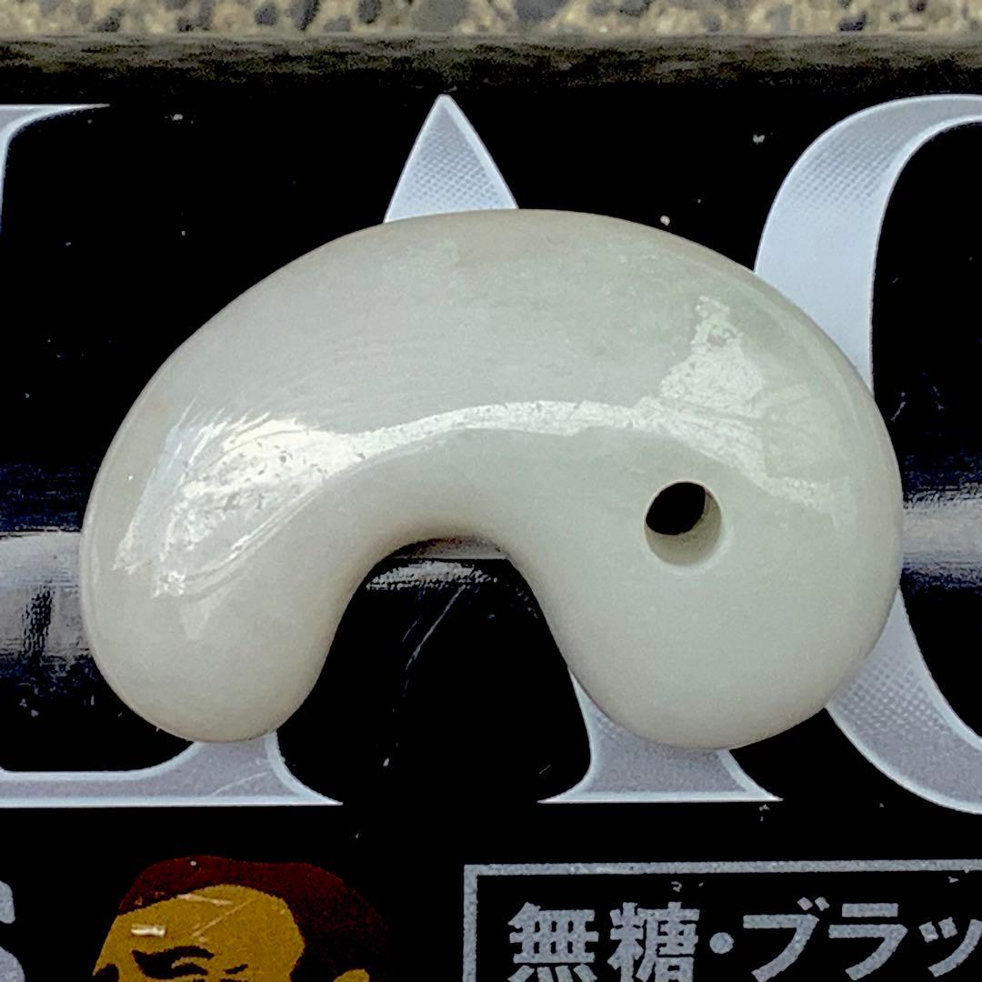 ✳見た事ありませんよね‼️オレンジ混ざり　糸魚川翡翠勾玉　本物ジェダイト鑑別書…