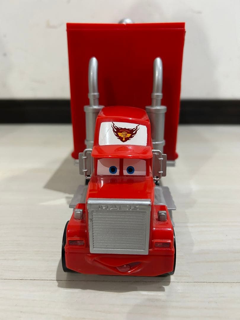 マックトレーラー＆カーズ ミニカー10台セット　ディズニーストア限定