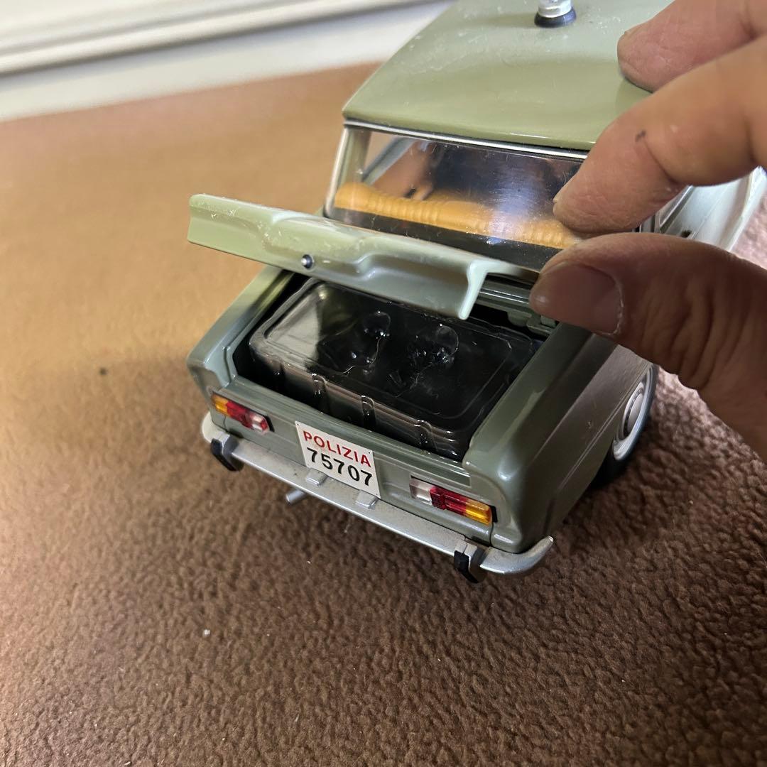 DB6★ミニカー★ 1/18 スケール アルファロメオ・ジュリア1.6 イタリア