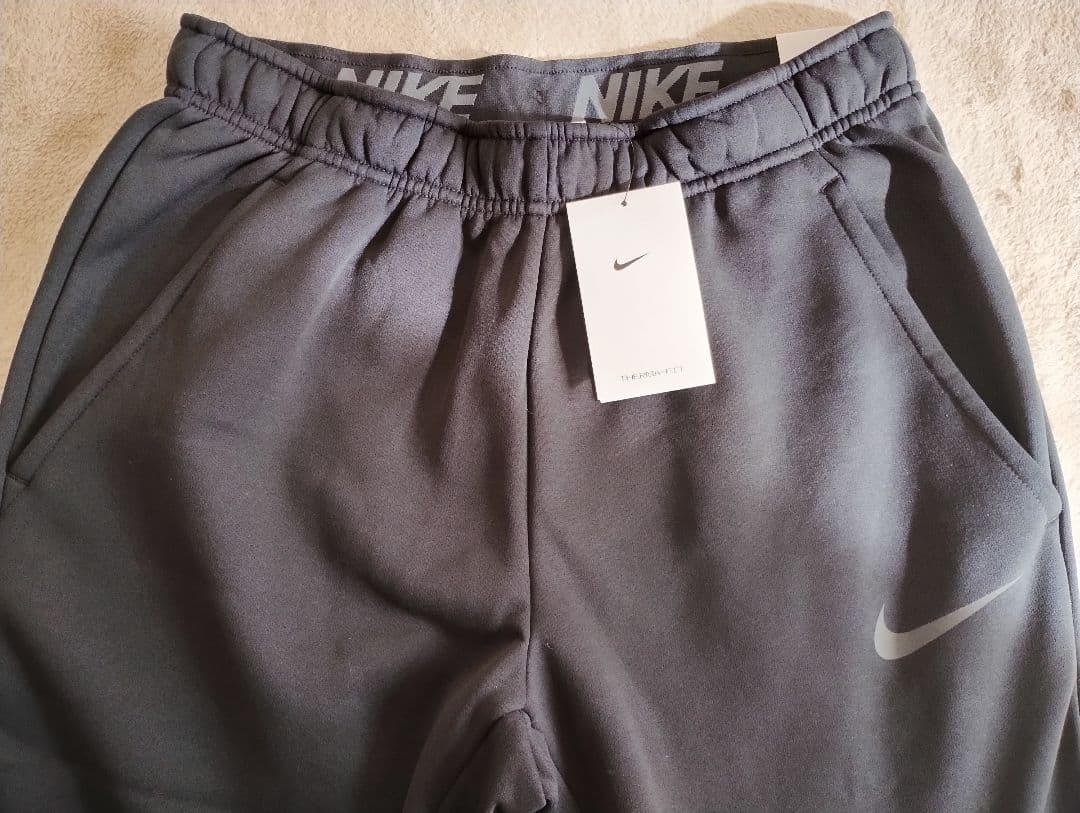 Nike ブラックジャージ上下セット　タグ付、新品