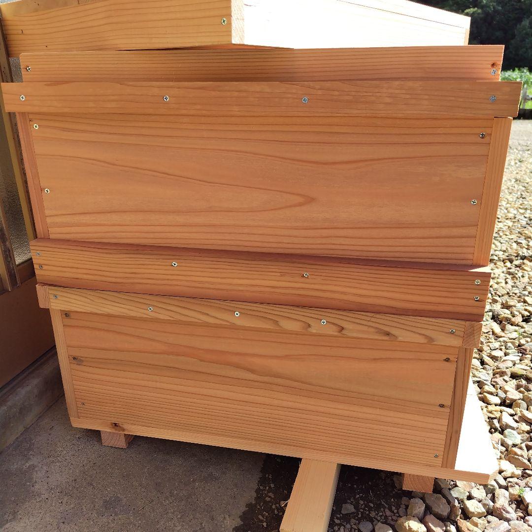 西洋蜜蜂の巣箱、杉板材使用 （10枚かけ）二段使用 縦54㎝✕横45✕高60です