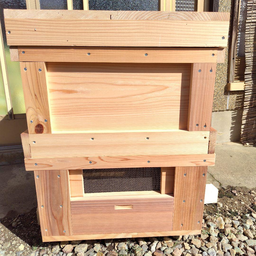 西洋蜜蜂の巣箱、杉板材使用 （10枚かけ）二段使用 縦54㎝✕横45✕高60です