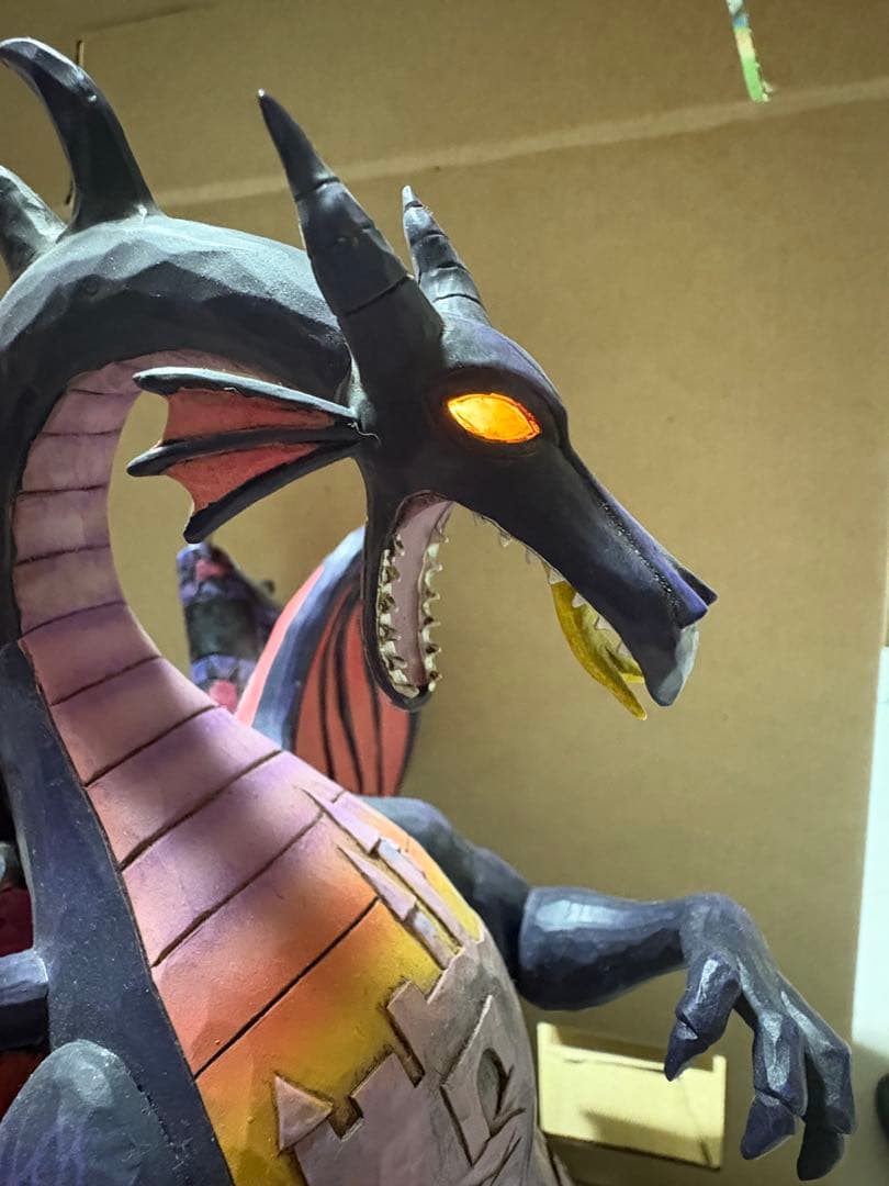 マレフィセント ドラゴンライト　ヴィランズ　置物