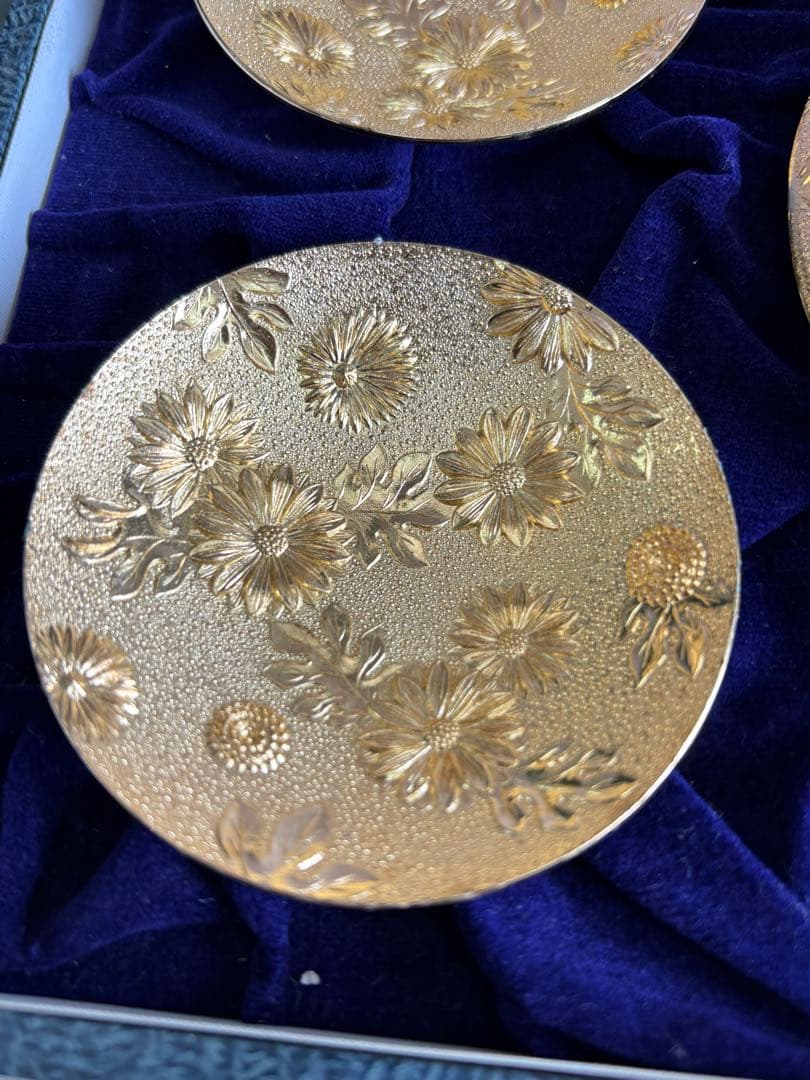 24KGP 金杯セット　日本製　宝来　縁起物　菊柄　急須　金杯　箱付き