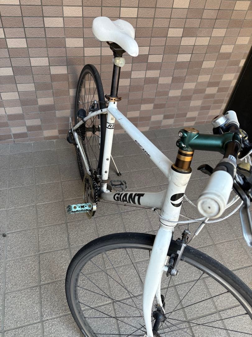 GIANT クロスバイク ホワイト 直接引渡し