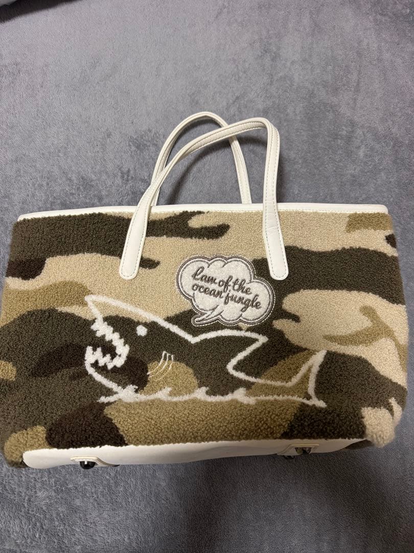 ムータ迷彩柄サメ刺繍トートバッグ