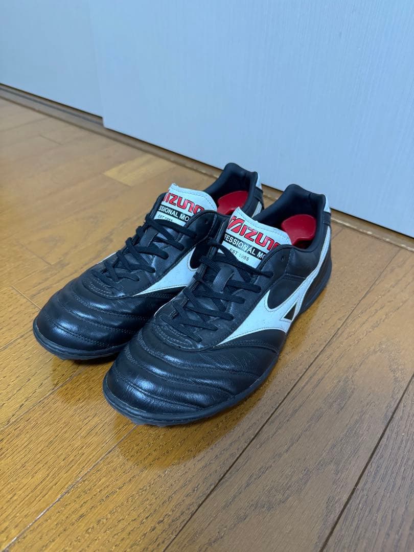 【美品】MORELIA トレーニングシューズ　黒　27cm