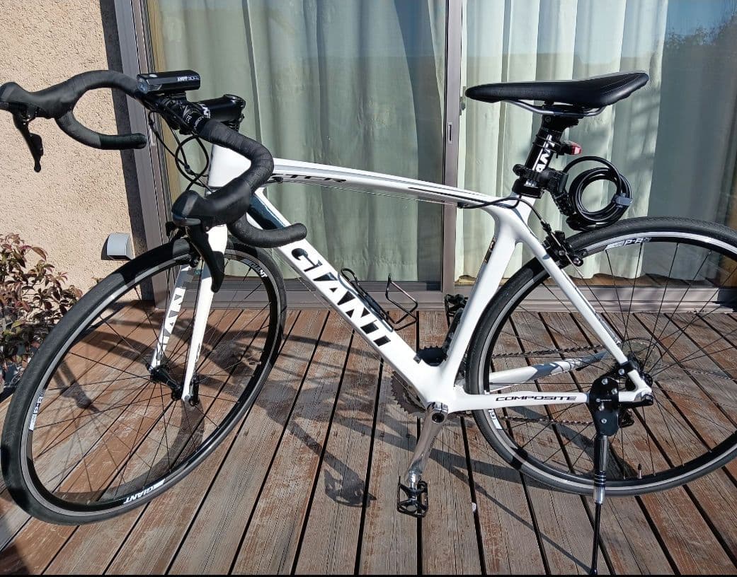 GIANT　ロードバイク　白
