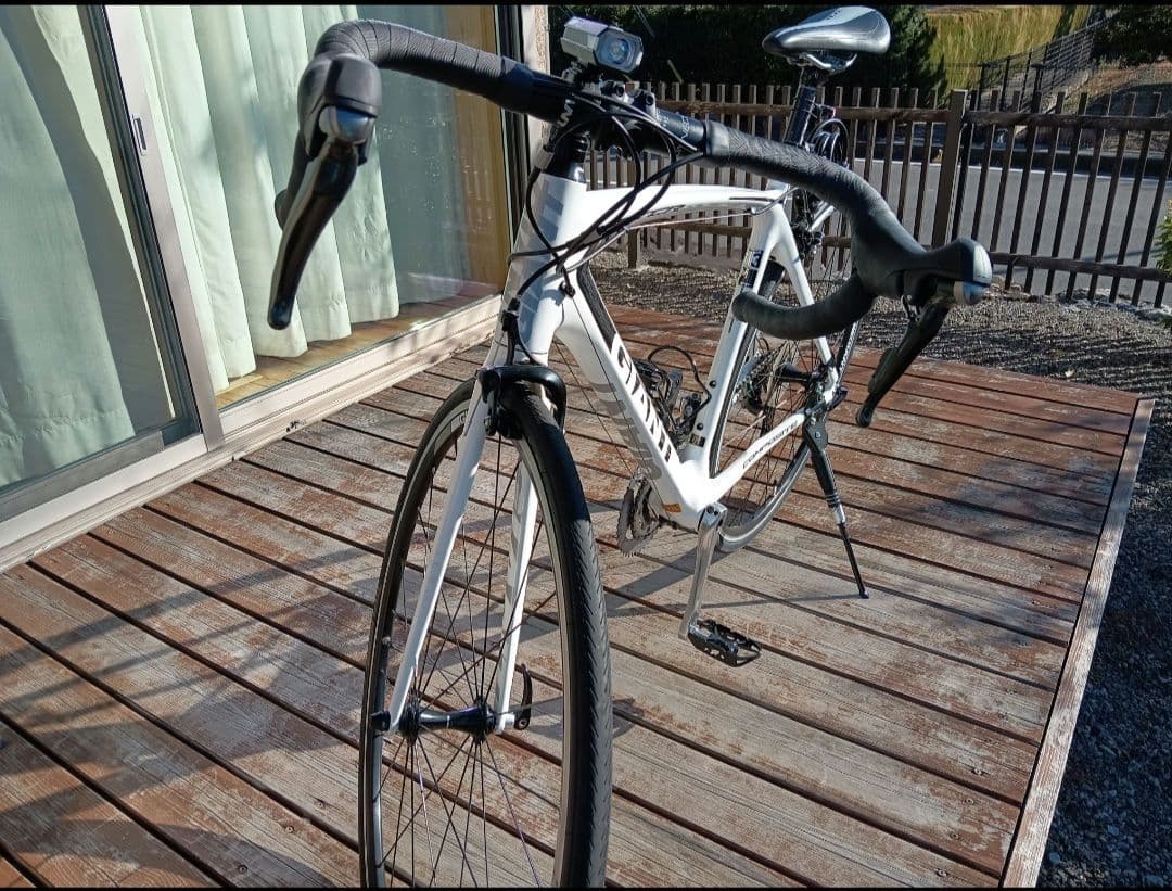 GIANT　ロードバイク　白