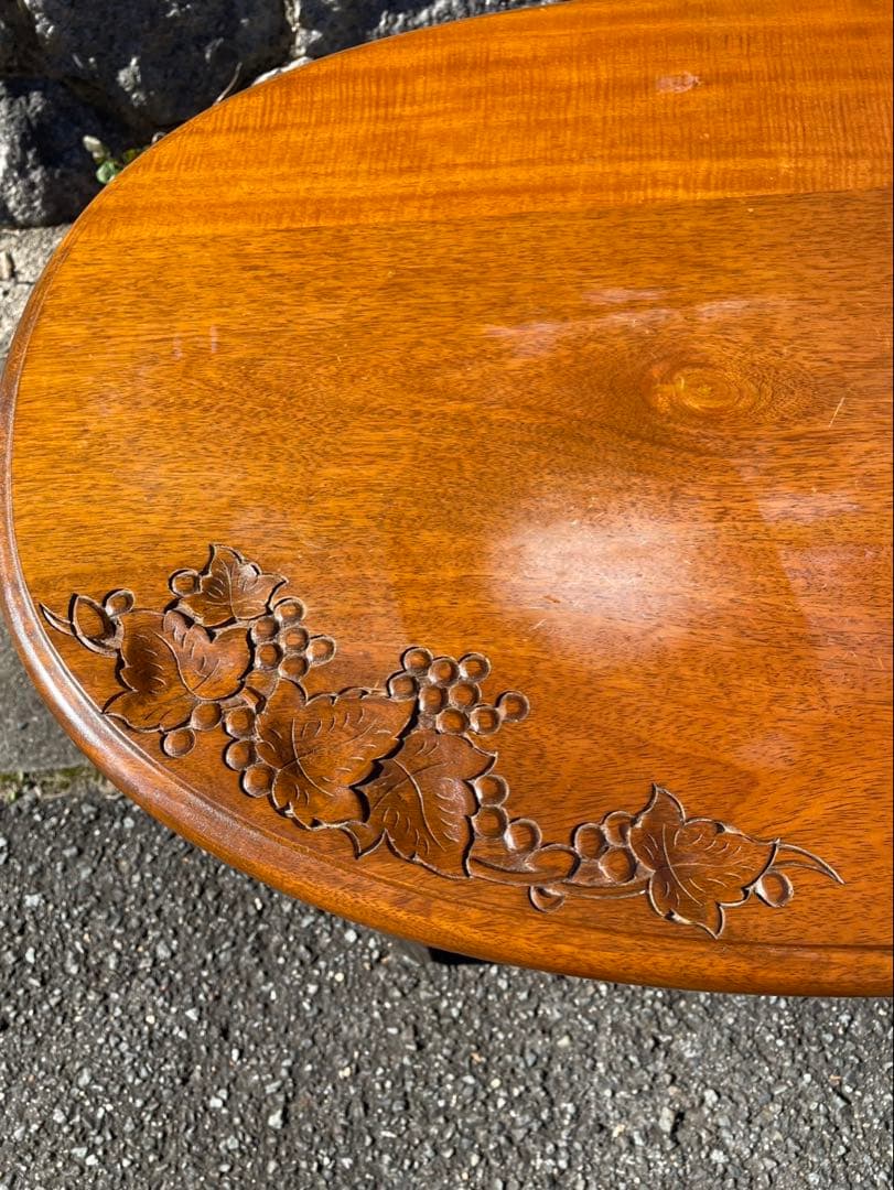 楕円形木製テーブル 彫刻入り　テーブル