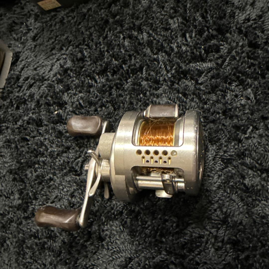 SHIMANO CALCUTTA CONQUEST 200DC カルカッタ