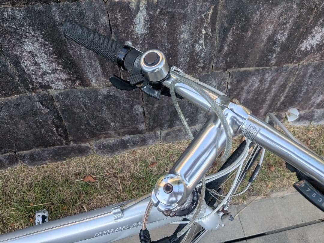 クロスバイク シルバー ２７段 ループキー２本付