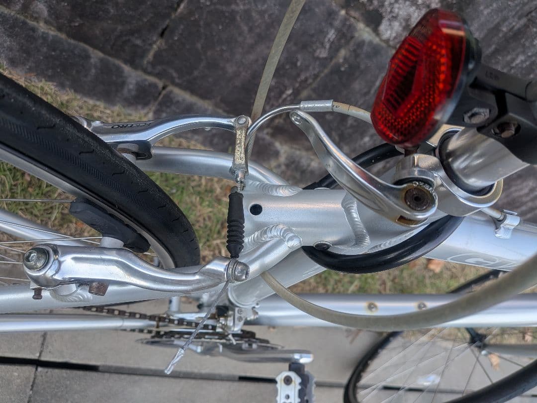 クロスバイク シルバー ２７段 ループキー２本付