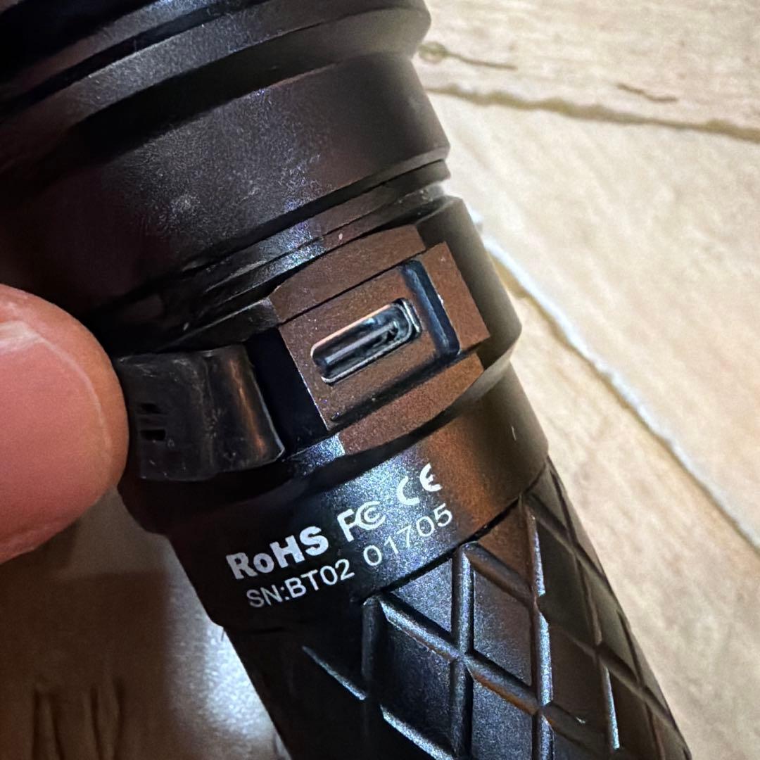 ThruNite Catapult V6 懐中電灯 SST70