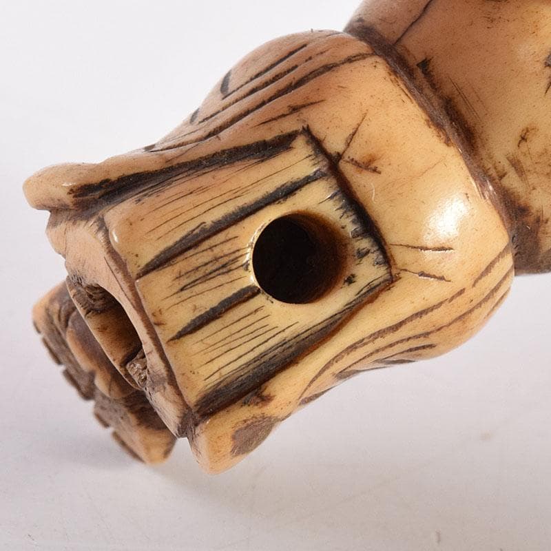 時代提げ物　獣骨彫刻　人物像　根付　N　8029