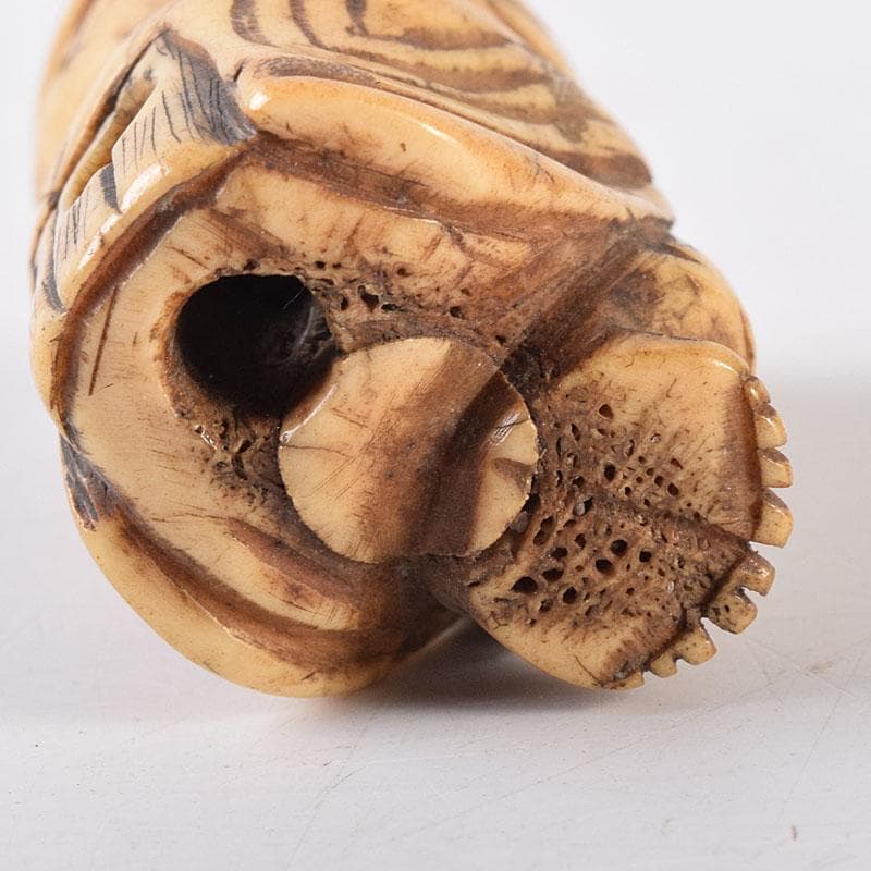 時代提げ物　獣骨彫刻　人物像　根付　N　8029