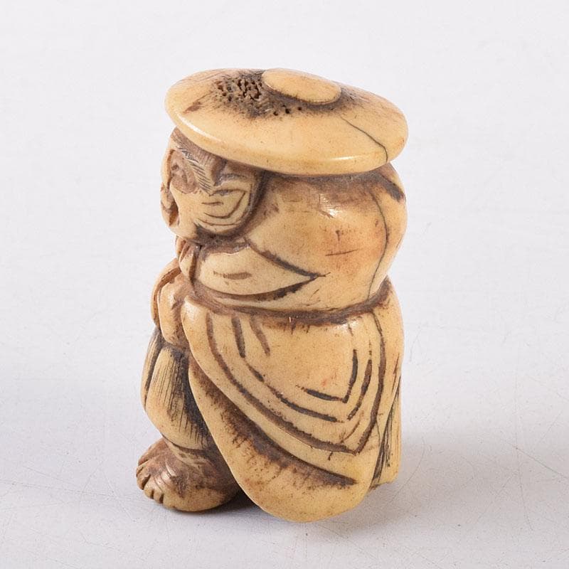 時代提げ物　獣骨彫刻　人物像　根付　N　8029